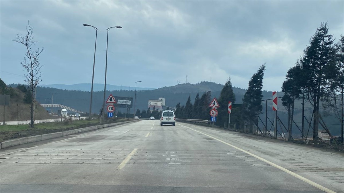 Karabük-Ankara kara yolunda geçen yıl çökme meydana gelen kısım tekrar ulaşıma açıldı.