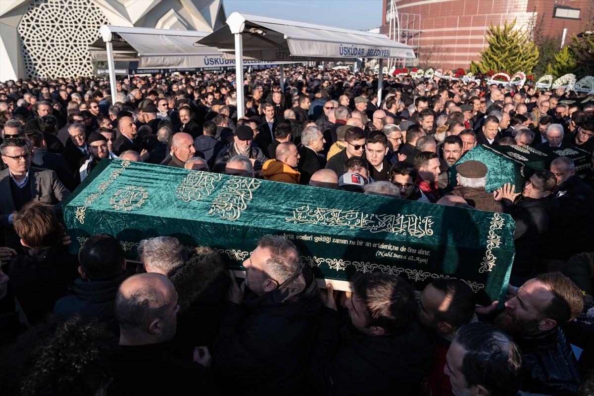 Kartalkaya'daki otel yangınında hayatını kaybeden Sözcü Gazetesi Yazarı Nedim Türkmen ve ailesi...