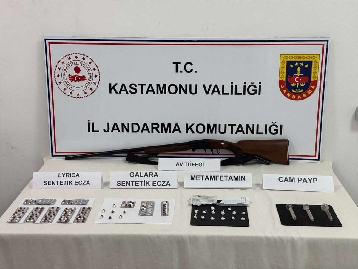Kastamonu'nun İnebolu ilçesinde düzenlenen uyuşturucu operasyonunda 5 şüpheli gözaltına alındı....
