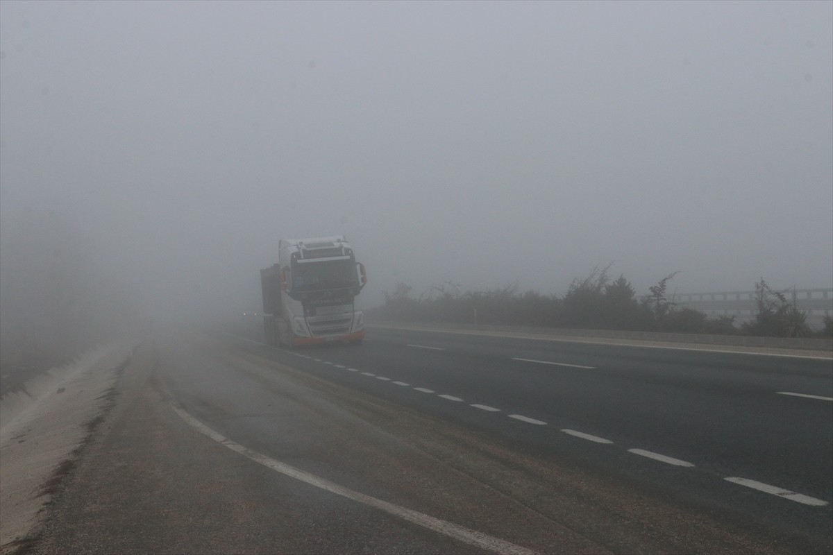 Kastamonu-Ankara kara yolu ile İstanbul yolu mevkisinde sis etkili oluyor.