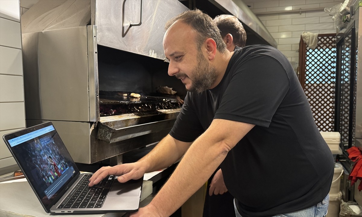 Kendine özgü tadıyla ön plana çıkan Kırklareli'nde köfte ustası Oğuzcan Kuruş, Anadolu Ajansının...