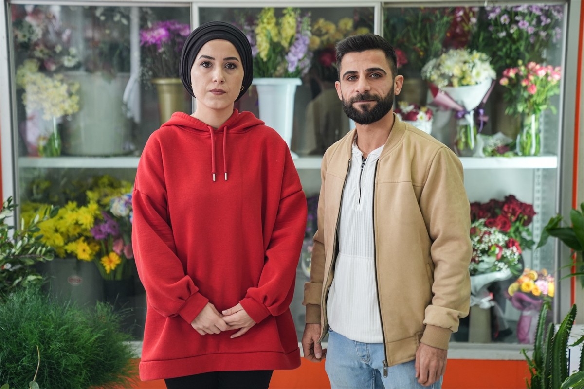 Kendisini "ünlü iş insanı" olarak tanıtan bir kişinin nişanı için verdiği ve parasını ödemediği...