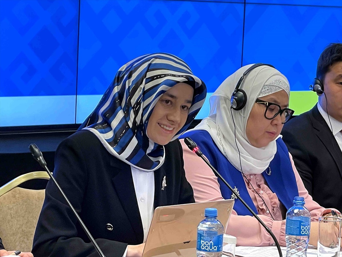 Kırgızistan'ın başkenti Bişkek'te, "Dini topluluklarda kadının rolü: Kırgızistan ve Türkiye...