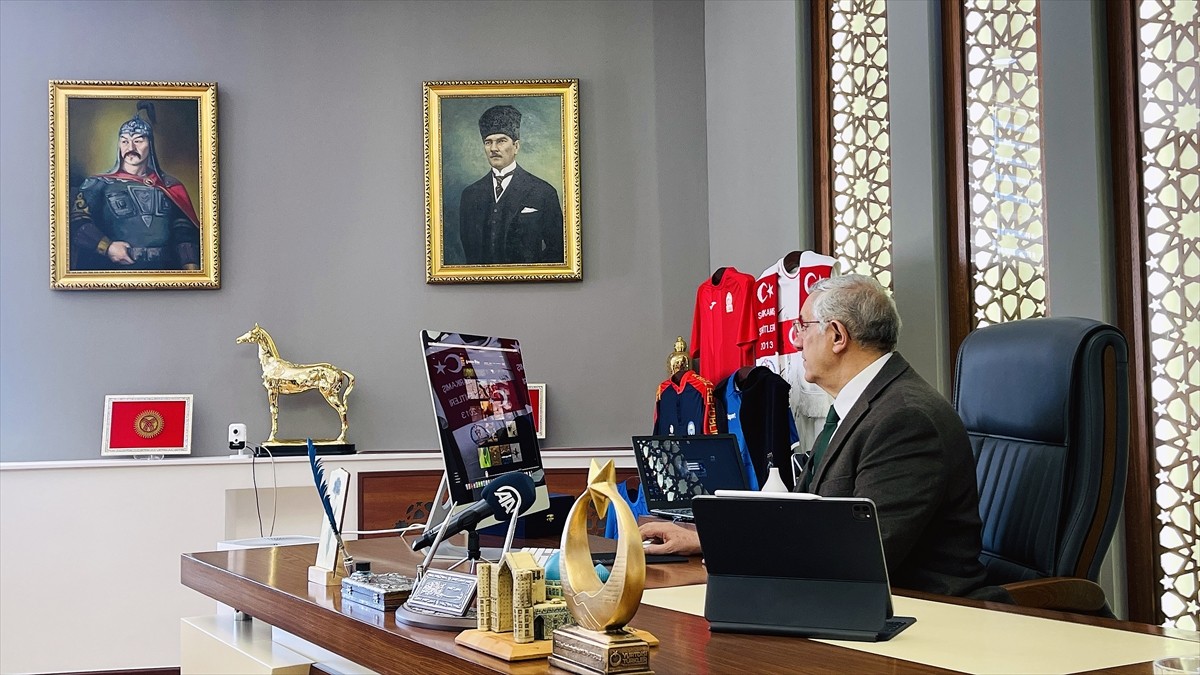 Kırgızistan-Türkiye Manas Üniversitesi (KTMÜ) Rektörü Prof. Dr. Alpaslan Ceylan, Anadolu Ajansının...