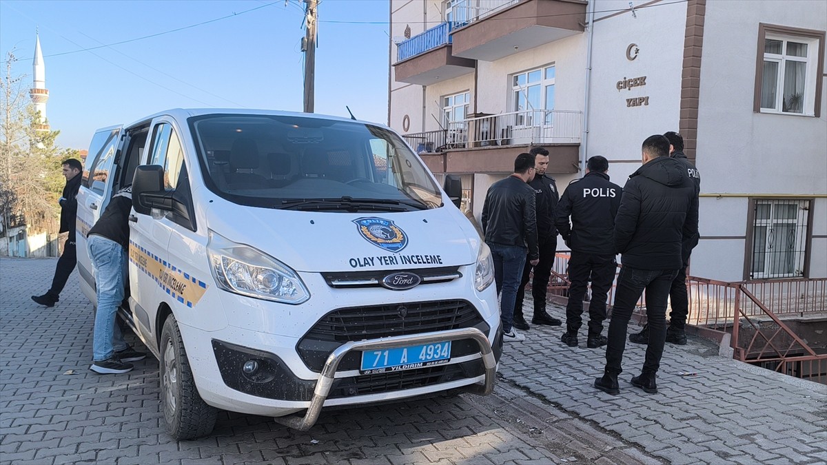 Kırıkkale'de 25 yaşındaki genç, evinde ölü bulundu. İhbar üzerine olay yerine polis ve sağlık...