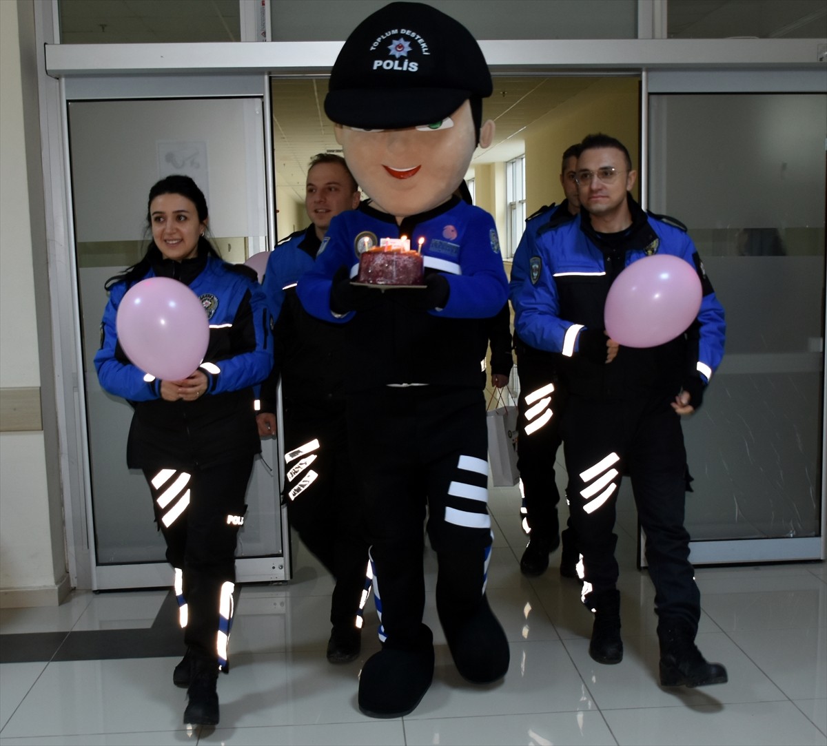 Kırıkkale'de polis olup üniforma giymeyi hayal eden 10 yaşındaki fiziksel engelli öğrenciye, polis...
