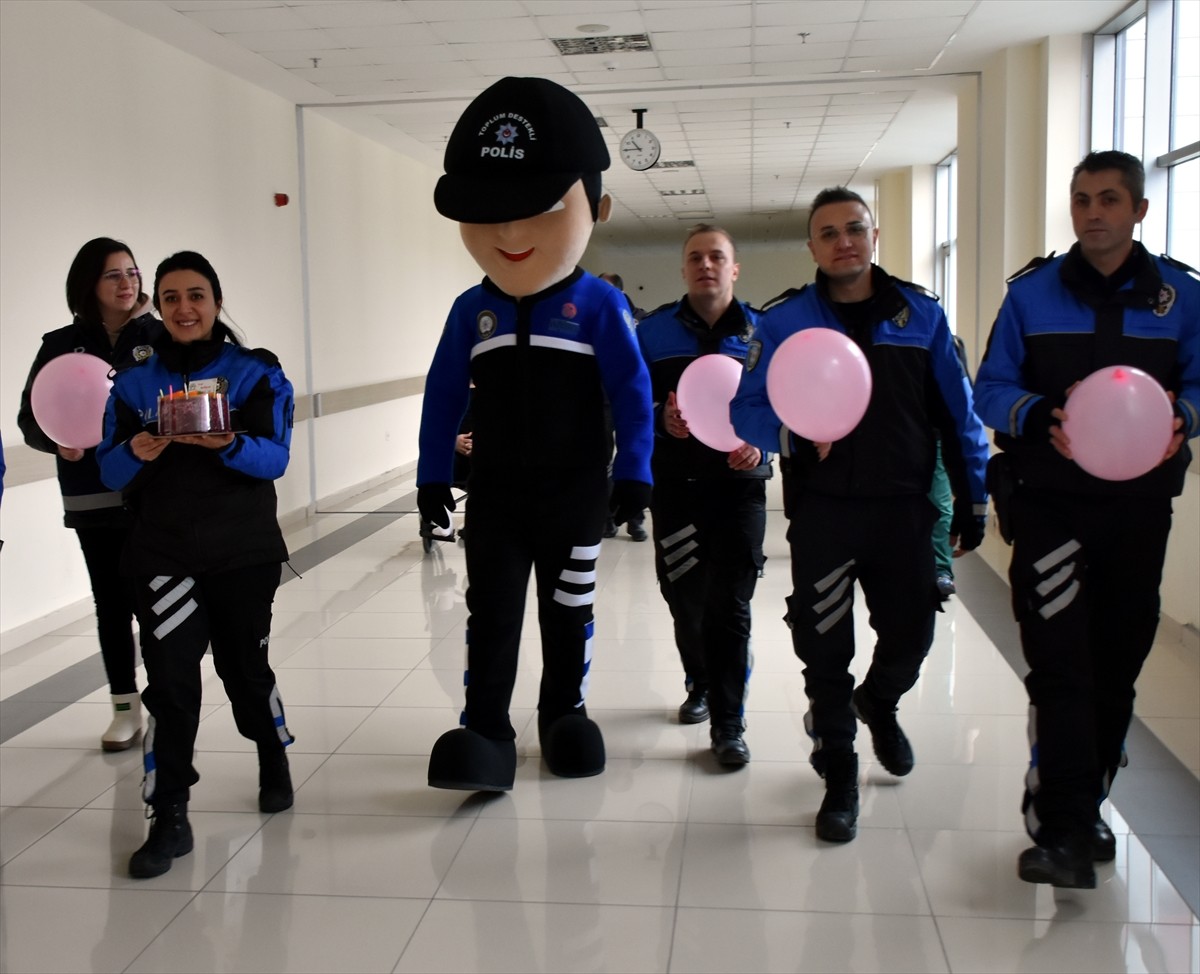 Kırıkkale'de polis olup üniforma giymeyi hayal eden 10 yaşındaki fiziksel engelli öğrenciye, polis...