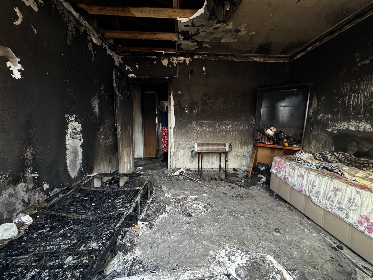 Kırklareli'nin Babaeski ilçesinde müstakil evde çıkan yangın söndürüldü. Yangın sonucu evde hasar...