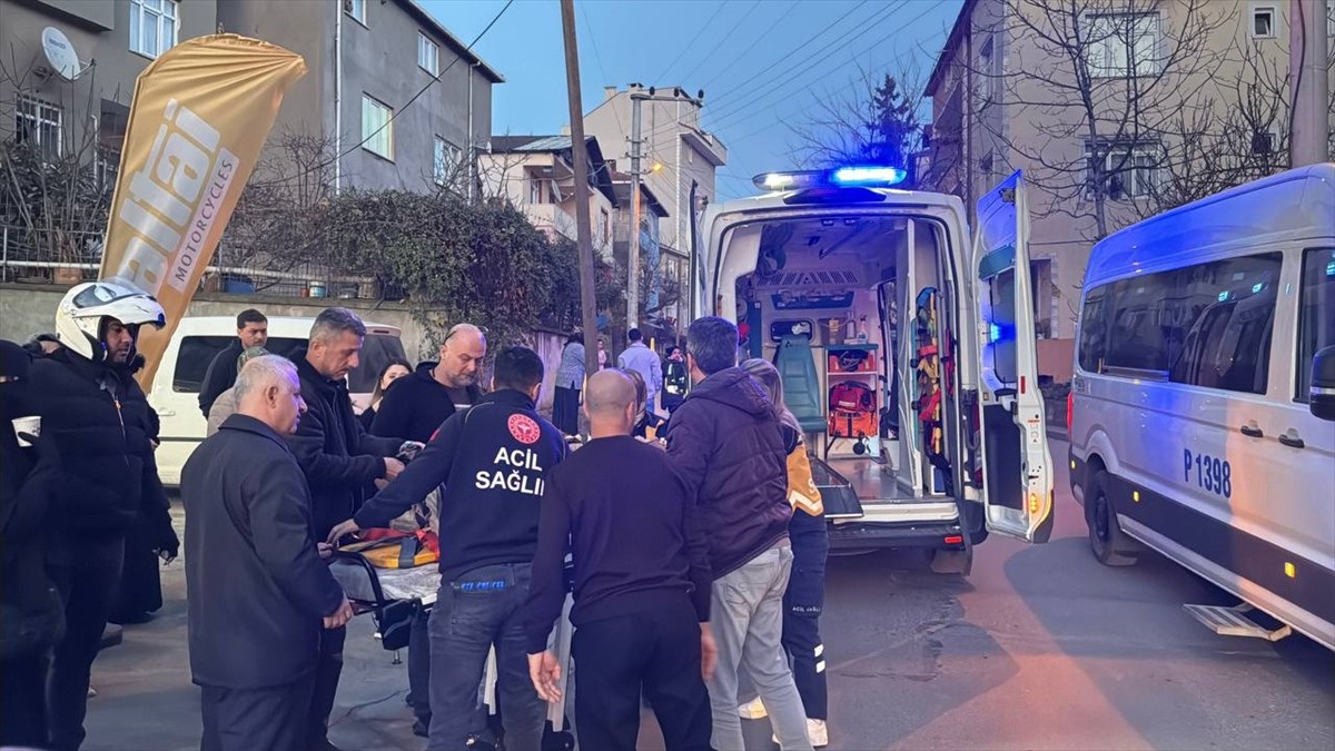 Kocaeli'nin Gebze ilçesinde otomobilin çarpması sonucu yaralanan 11 yaşındaki çocuk hastanede...