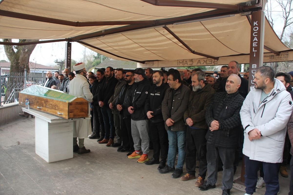 Kocaeli'nin İzmit ilçesinde taksici Emre Bayram'ın bıçakla öldürülmesiyle ilgili yakalanan şüpheli...