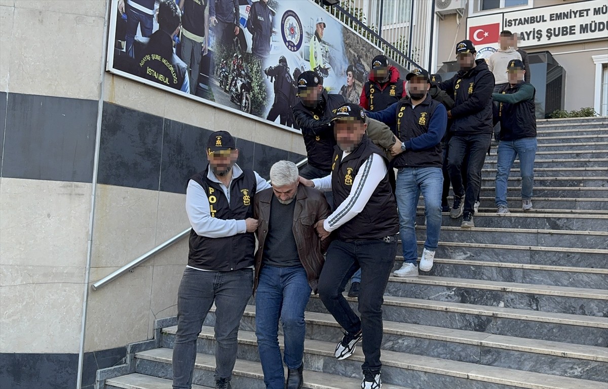 Küçükçekmece'de 20 yıl önce yakınları tarafından kayıp başvurusunda bulunulan kadını öldürdükten...