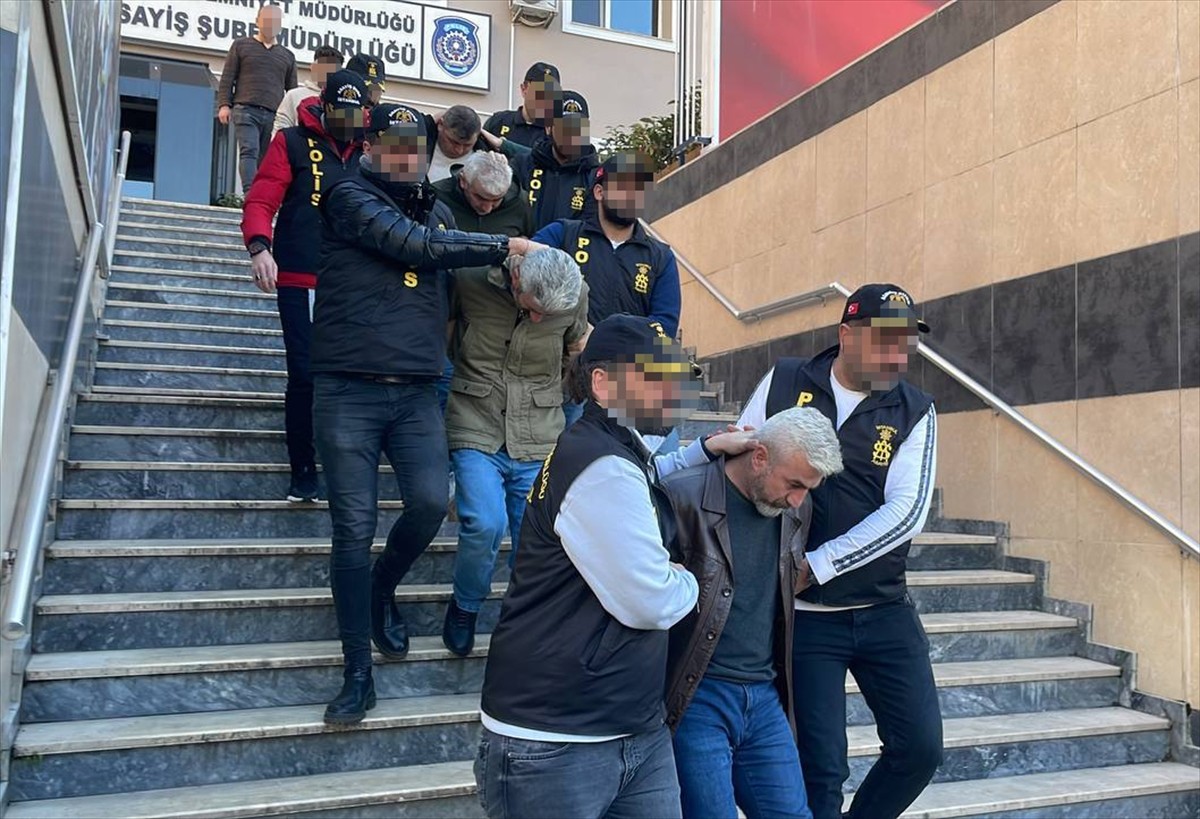 Küçükçekmece'de 20 yıl önce yakınları tarafından kayıp başvurusunda bulunulan kadını öldürdükten...