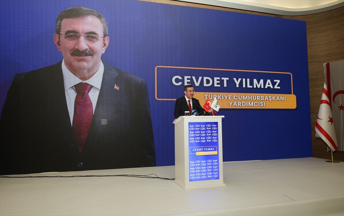 Kuzey Kıbrıs Türk Cumhuriyeti'nin (KKTC) başkenti Lefkoşa'da bir otelde Uluslararası Demokratlar...