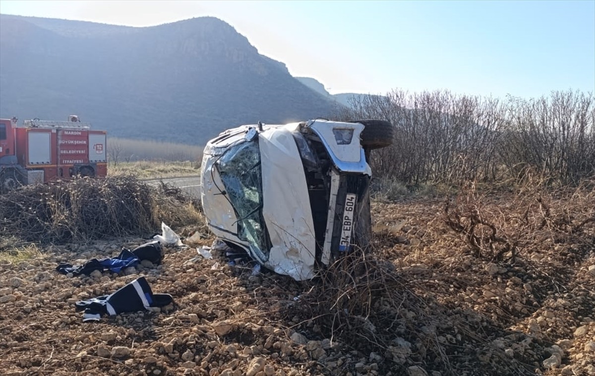 Mardin'in Savur ilçesinde devrilen pikaptaki 4 kişi yaralandı.