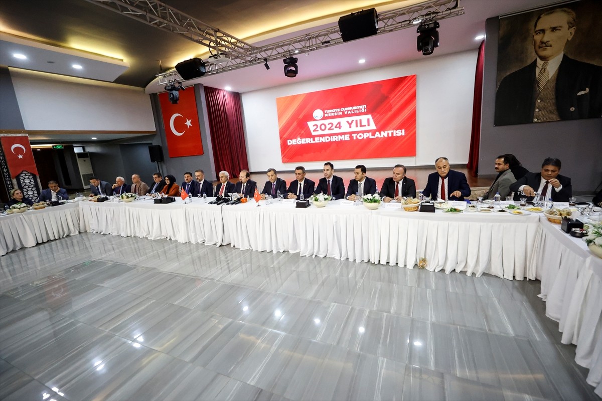 Mersin'de,  "2024 Değerlendirme Toplantısı" gerçekleştirildi. Suphi Öner Öğretmenevi'nde yapılan...