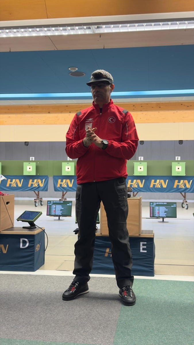 Milli atıcı Yusuf Dikeç, Almanya'nın Münih kentinde düzenlenen H&N Kupası'nda gümüş madalya...