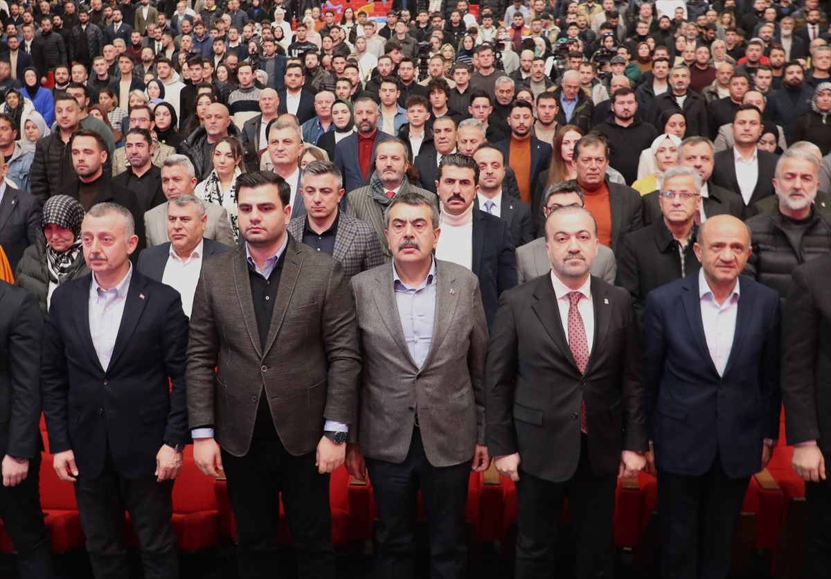 Milli Eğitim Bakanı Yusuf Tekin (ortada), AK Parti Kocaeli İl Gençlik Kolları 7. Olağan...