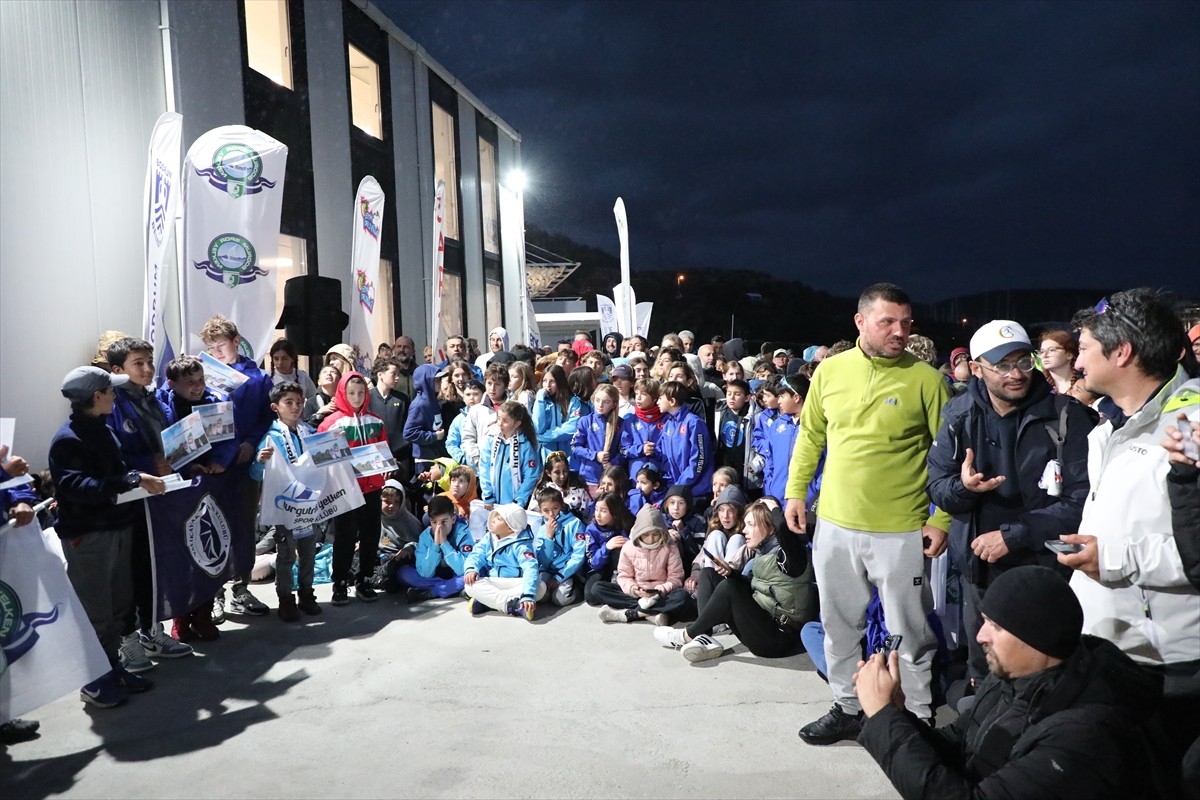 Muğla'nın Bodrum ilçesinde düzenlenen 4. Uluslararası Mandalina Kupası Yelken Yarışları, ödül...