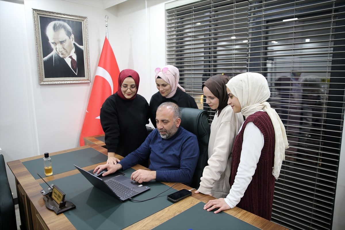 Muş Gazeteciler Cemiyeti Başkanı Emrullah Özbey ve gazeteciler, Anadolu Ajansının (AA) gözünden...