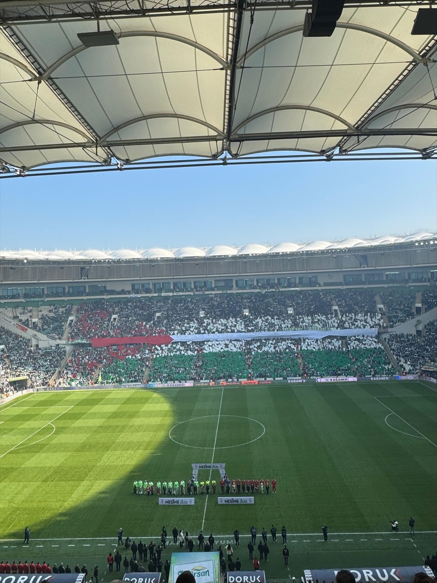 Nesine 3. Lig'in 16. haftasında Düzce Cam Düzcespor'u sahasında ağırlayan Bursaspor'un...