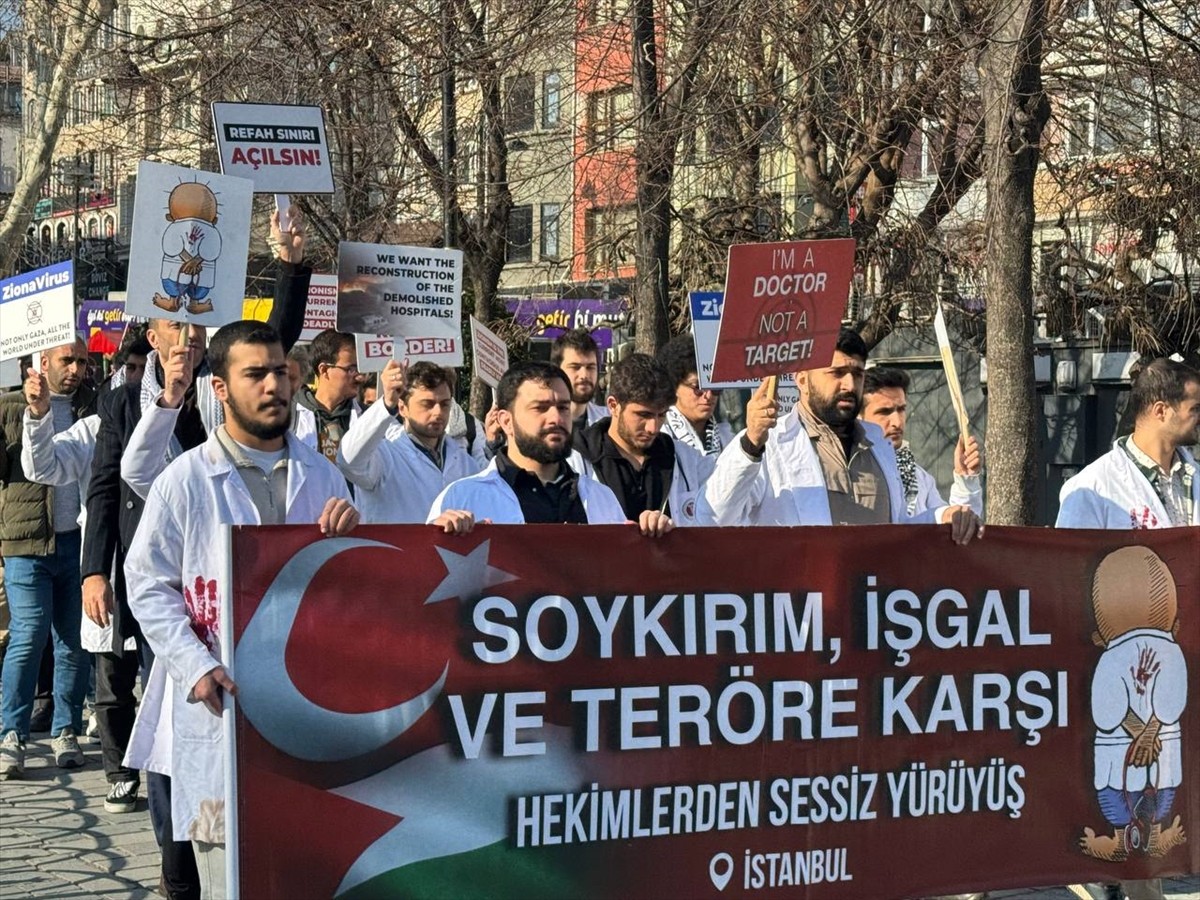 "Hekimlerden Sessiz Yürüyüş İnisiyatifi"ne üye sağlık çalışanları, İsrail'in Gazze saldırılarını...