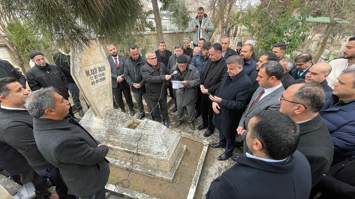 "Kudüs Şairi" olarak bilinen Memur Sendikaları Konfederasyonu (Memur-Sen) Kurucu Genel Başkanı...