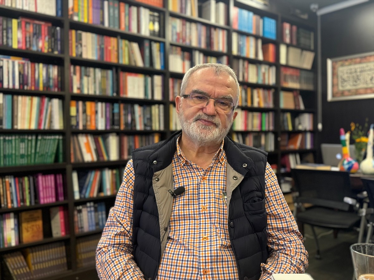 "Limmi'de Sürgün Bir Veli", "Divan-ı İlahiyat" ve "Yunus Emre Yorumları"nın yanı sıra bir çok...