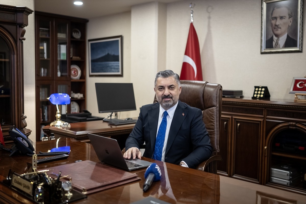Radyo ve Televizyon Üst Kurulu (RTÜK) Başkanı Ebubekir Şahin, AA'nın "Yılın Kareleri" oylamasına...