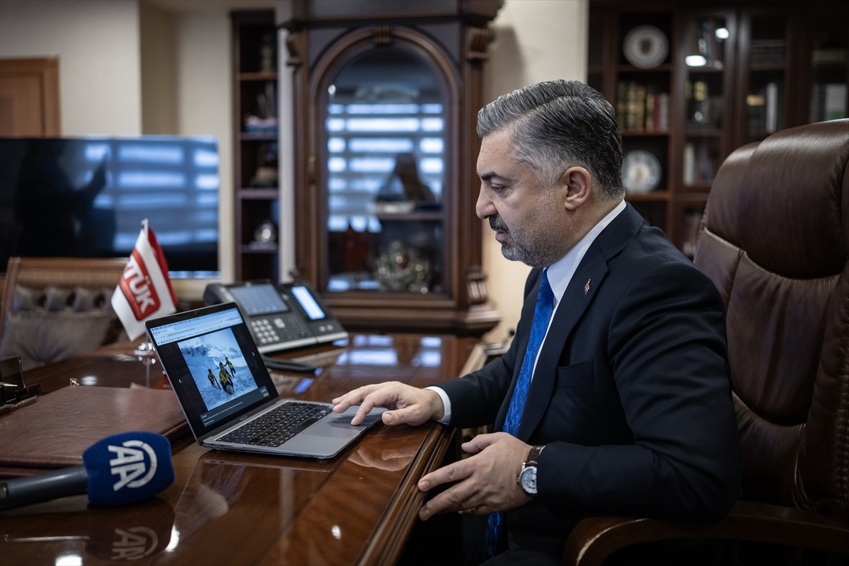 Radyo ve Televizyon Üst Kurulu (RTÜK) Başkanı Ebubekir Şahin, AA'nın "Yılın Kareleri" oylamasına...