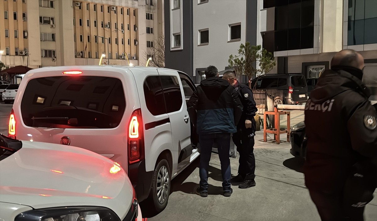 Rize'de iki PTT çalışanını silahla ateş ederek öldürdükten sonra olay yerinden kaçan zanlı...