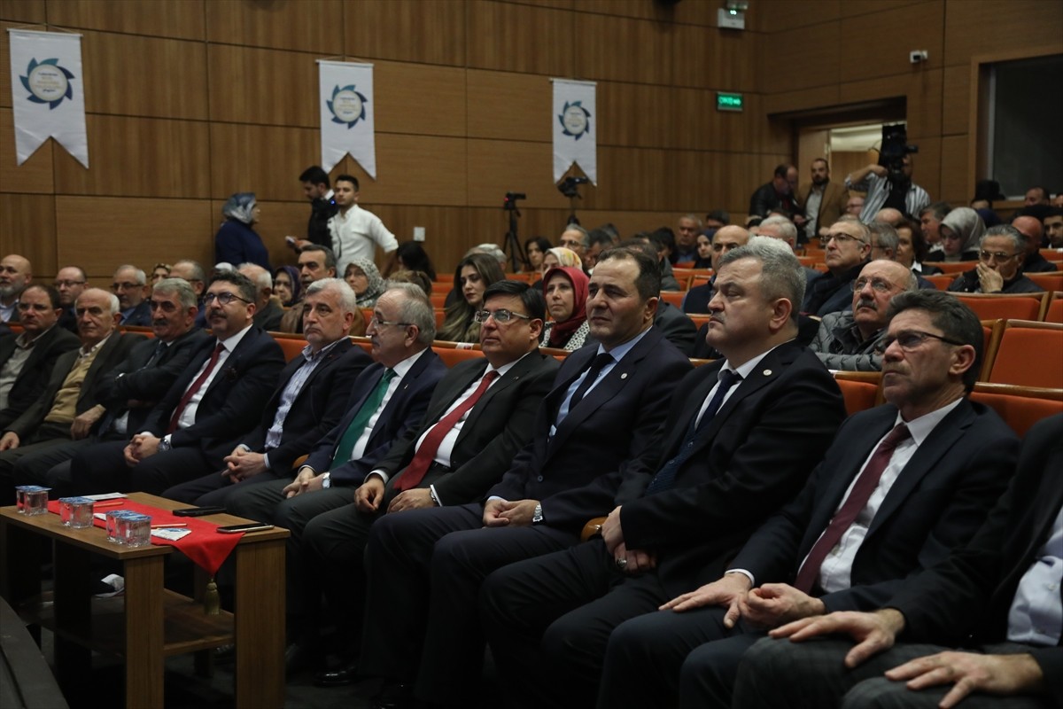 Samsun'da, "Türkiye'nin Sivil Anayasa Yolculuğu Projesi Anayasa Buluşmaları" programı yapıldı....