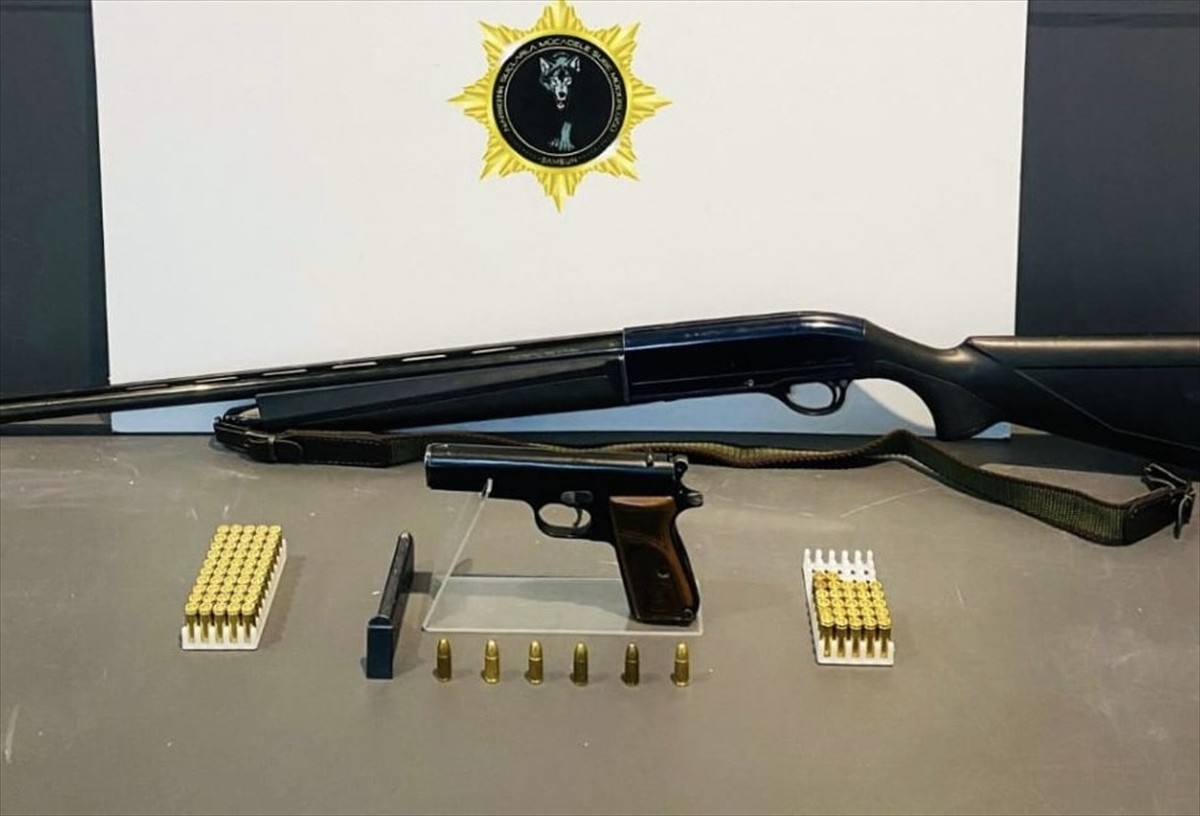 Samsun'un İlkadım ve Atakum ilçelerinde düzenlenen uyuşturucu operasyonunda 5 şüpheli gözaltına...