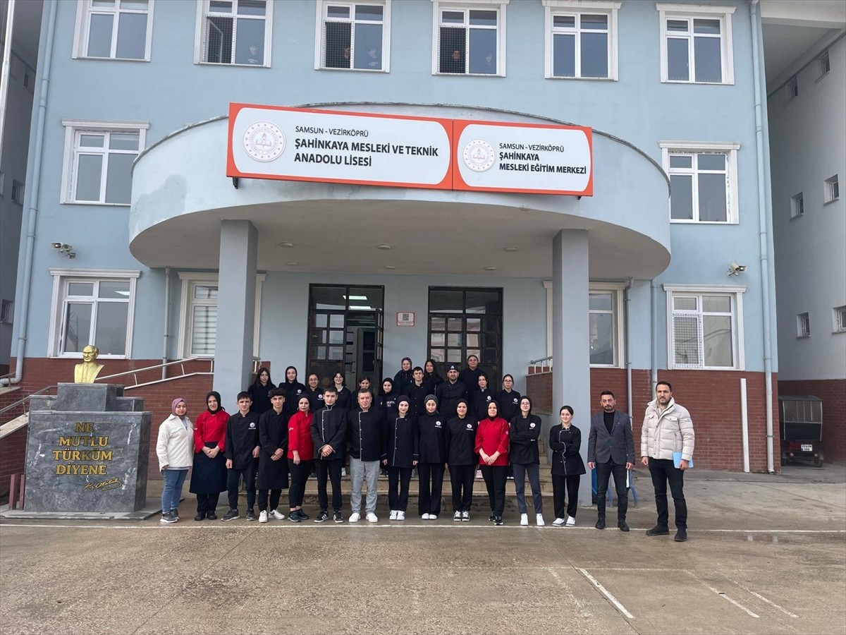 Samsun'un Vezirköprü ilçesinde bulunan Şahinkaya Mesleki ve Teknik Anadolu Lisesi'nde günlük 4 bin...