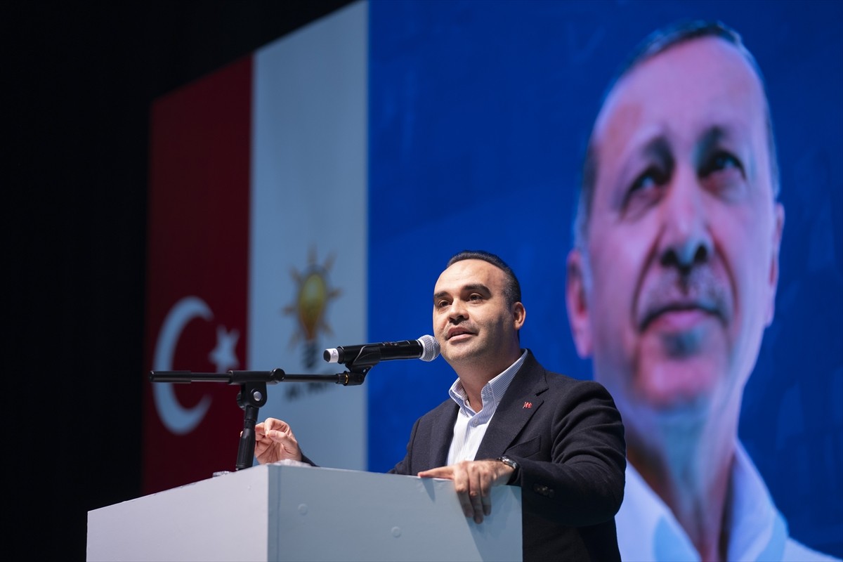 Sanayi ve Teknoloji Bakanı Mehmet Fatih Kacır, Göztepe Spor Kompleksi'nde düzenlenen AK Parti...