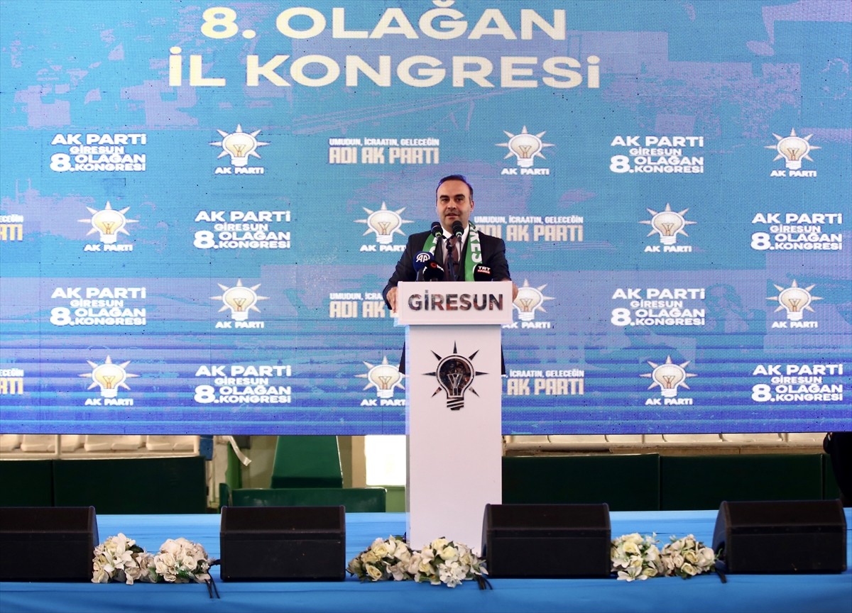 Sanayi ve Teknoloji Bakanı Mehmet Fatih Kacır (sağ 4), 19 Eylül Spor Salonu'nda gerçekleştirilen...