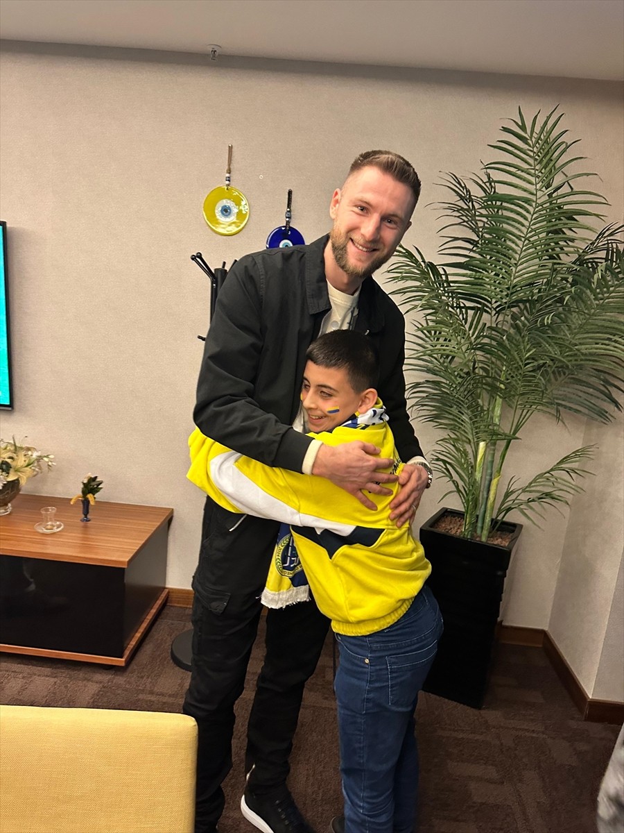 Şanlıurfalı görme engelli Abdullah Karaman'ın taraftarı olduğu Fenerbahçe Kulübünün maçını...