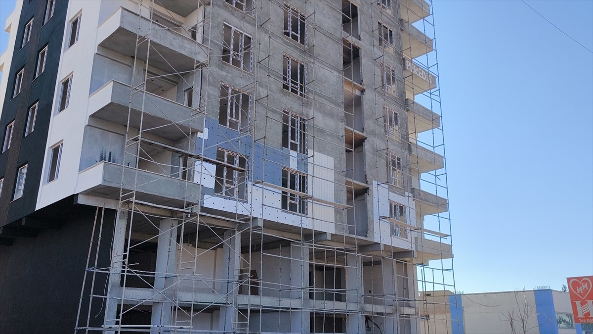 Siirt'te bir inşaatın 7'nci katından düşen işçi hayatını kaybetti. 