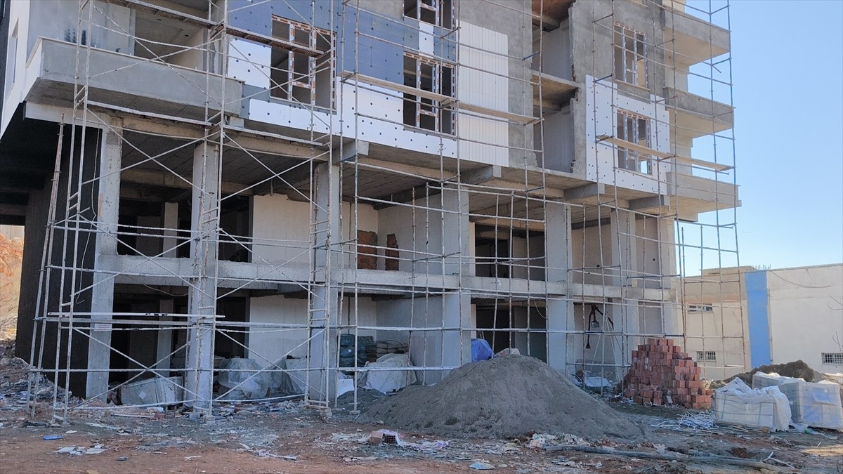 Siirt'te bir inşaatın 7'nci katından düşen işçi hayatını kaybetti. 