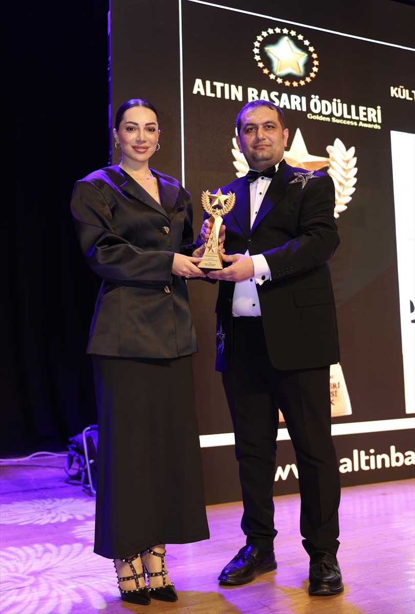 Spiker Platformu ve Hayat dergisi tarafından bu yıl 17. kez düzenlenen "Altın Başarı Ödülleri"...