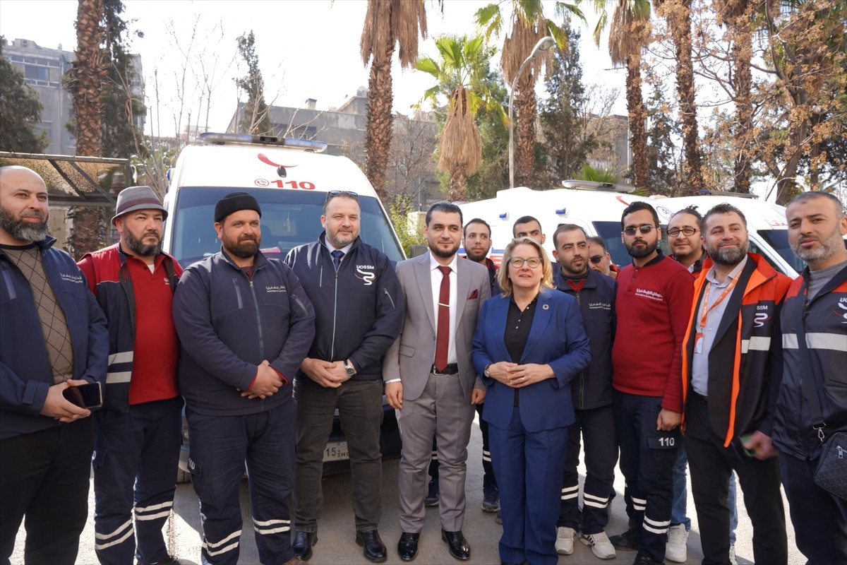 Suriye'nin başkenti Şam'ı ziyaret eden Almanya Kalkınma Bakanı Svenja Schulze (sağ 4), El-Müctehid...