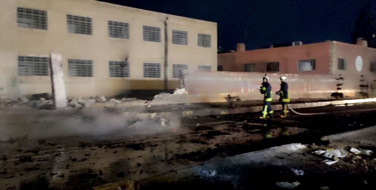 Suriye'nin Halep iline bağlı Münbiç ilçesinin güney kırsalında bombalı araçla düzenlenen terör...