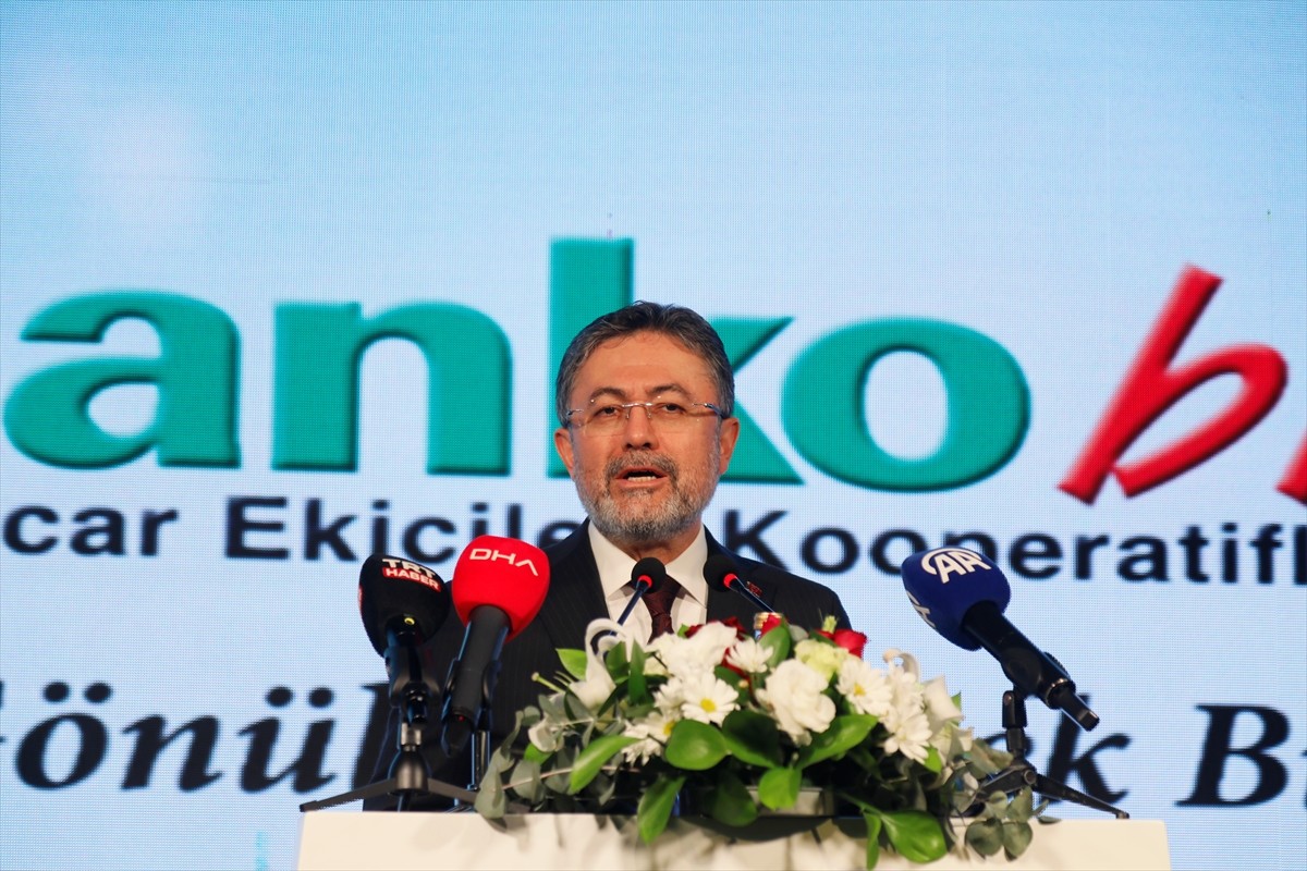 Tarım ve Orman Bakanı İbrahim Yumaklı, Pancar Ekicileri Kooperatifleri Birliğince (PANKOBİRLİK)...