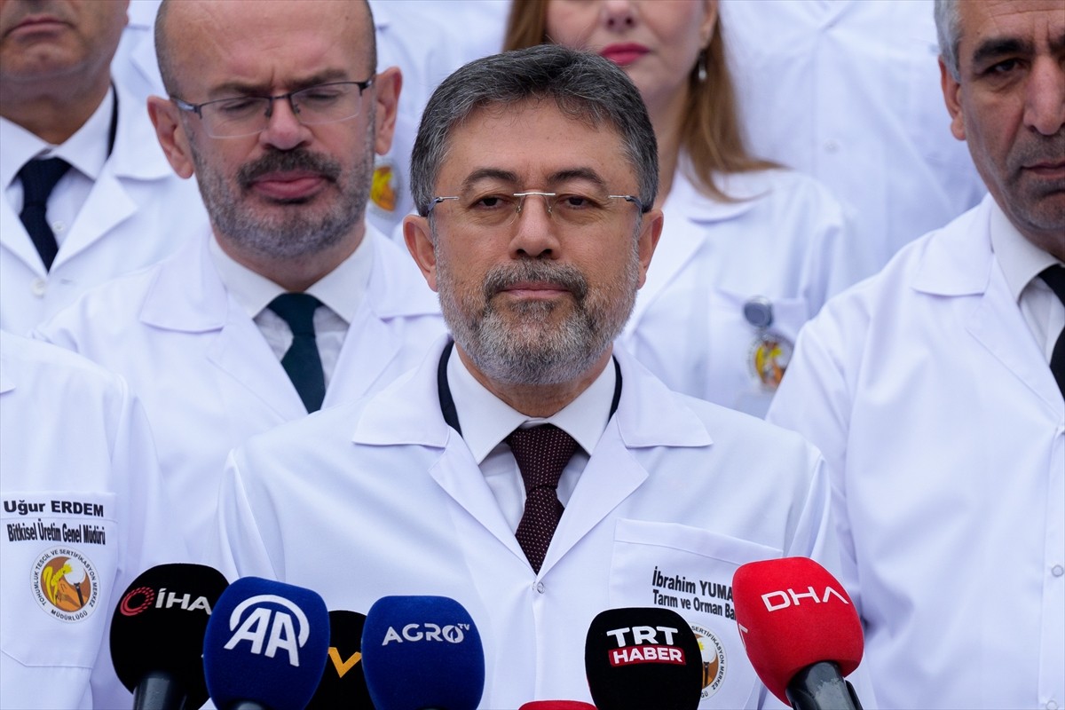 Tarım ve Orman Bakanı İbrahim Yumaklı, Tohumluk Tescil ve Sertifikasyon Merkez Müdürlüğü'nü...