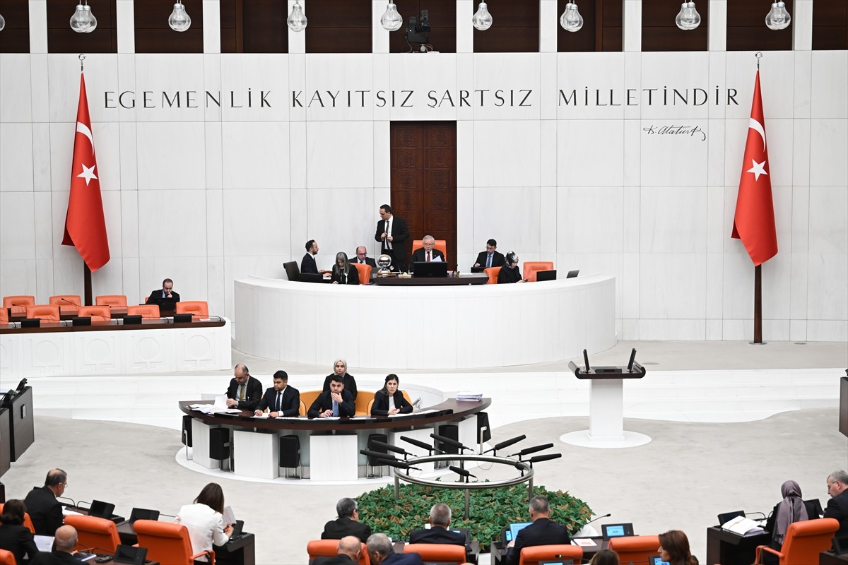 TBMM Genel Kurulu, Meclis Başkanvekili Celal Adan başkanlığında toplandı. 