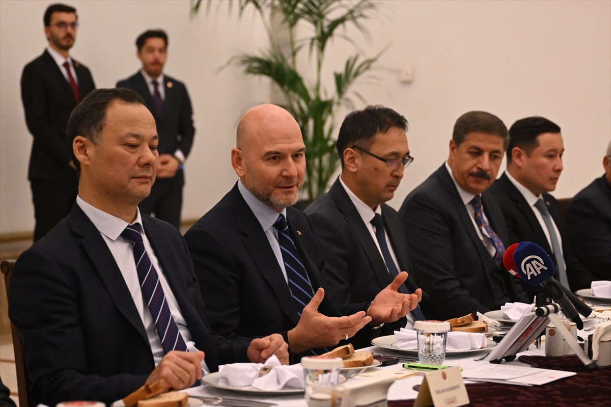 TBMM İçişleri Komisyonu Başkanı ve AK Parti İstanbul Milletvekili Süleyman Soylu, Kırgızistan Acil...