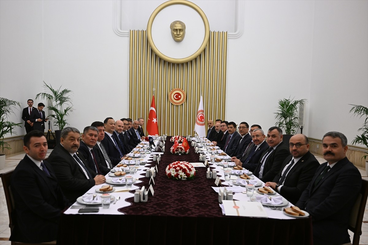 TBMM İçişleri Komisyonu Başkanı ve AK Parti İstanbul Milletvekili Süleyman Soylu, Kırgızistan Acil...