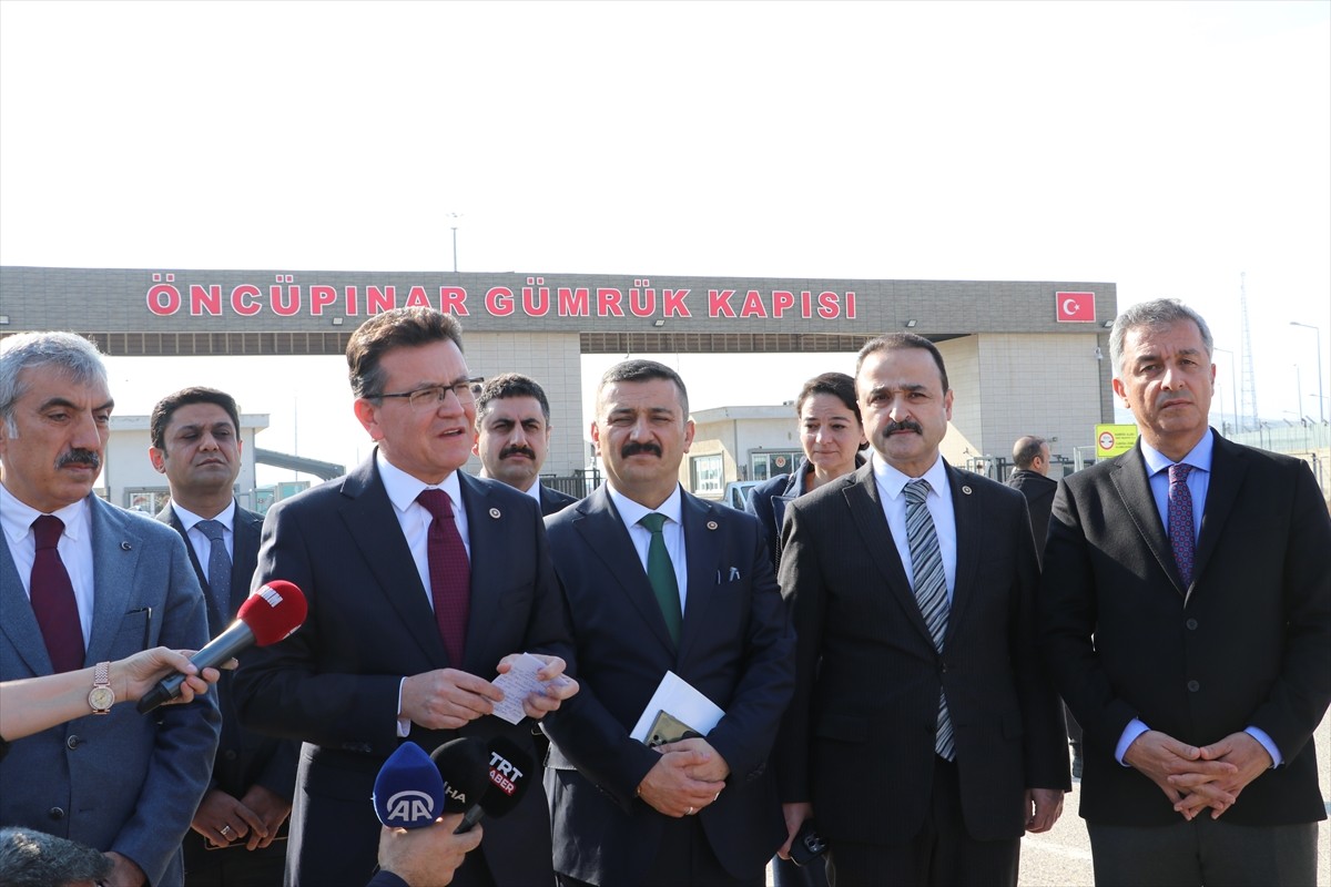 TBMM İnsan Haklarını İnceleme Komisyonu Göç ve Uyum Alt Komisyonu üyesi milletvekilleri, Kilis'te...