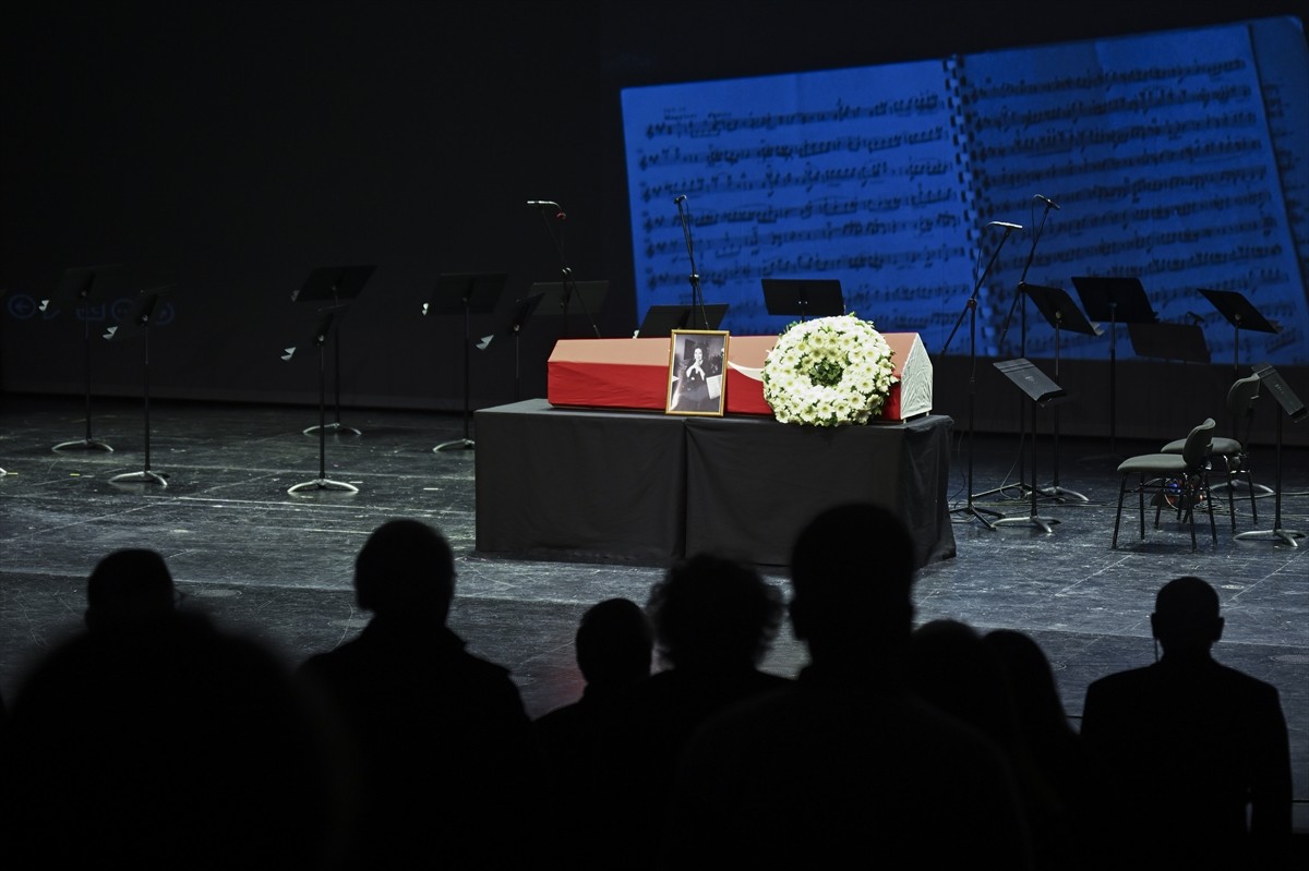 Tedavi gördüğü hastanede 90 yaşında hayatını kaybeden Cumhurbaşkanlığı Senfoni Orkestrasının (CSO)...