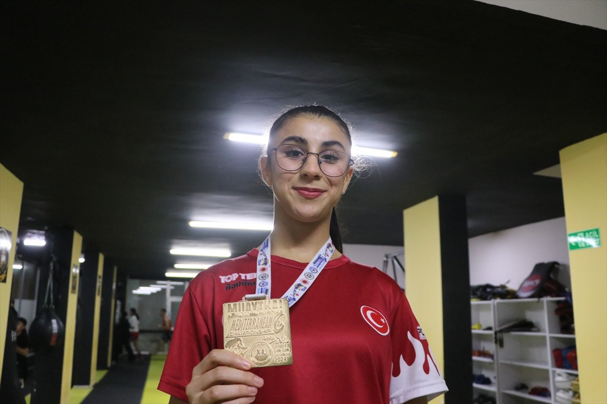 Tekirdağ'da 5 yıl önce astım hastalığını hafifletmek için başladığı muaythaide 15 madalya kazanan...