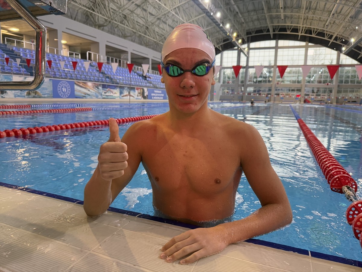 Tekirdağ'da skolyoz hastalığı ve eklem ağrılarından kurtulmak için başladığı yüzmede Türkiye...